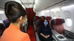 Potret Pramugari Garuda saat Melayani di Tengah Pandemi
