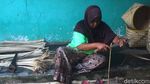 Puluhan Tahun Anyaman Bambu Sumedang Tetap Bertahan