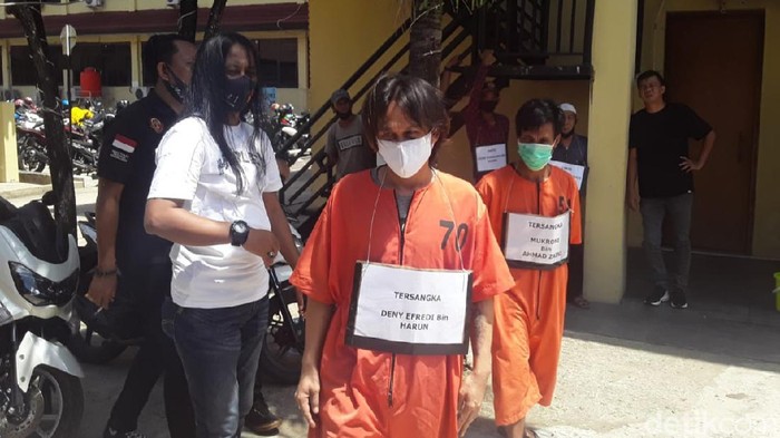 Rekonstruksi penembakan warga Palembang gegara utang sabu dipindah ke Polda Sumsel karena situasi di TKP memanas (Raja Adil/detikcom)