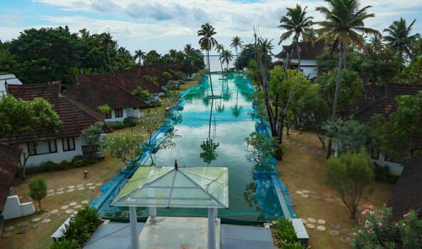 Resort mewah ubah fungsi kolam renang jadi kolam ikan