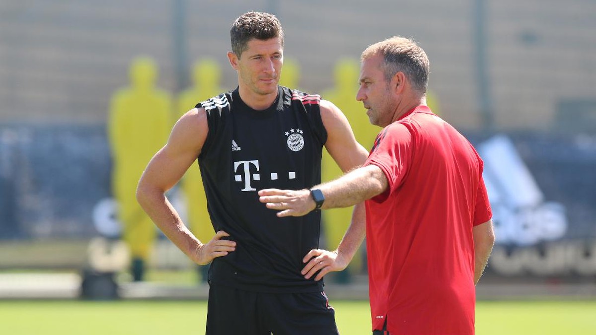Robert Lewandowski terpilih sebagai Pemain Terbaik Jerman 2020, sementara Hansi Flick dinobatkan sebagai Pelatih Terbaik (Foto: Getty Images/Handout)