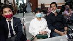 Potret Perhatian Bibi Dampingi Vanessa Angel di Persidangan