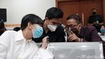 Potret Perhatian Bibi Dampingi Vanessa Angel di Persidangan