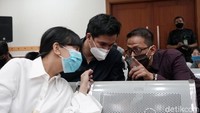Vanessa dan Bibi pun tampak berdiskusi dan menerima tuntutan tersebut. Pool/Palevi S/detikFoto.