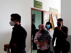 Vanessa Angel Bawa Anak ke Persidangan karena Sakit