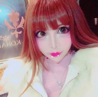 Vanilla sudah mulai berusaha jadi boneka Prancis sejak SD. Dilansir sejumlah sumber, ia telah menghabiskan biaya lebih dari USD 2 juta atau sekitar Rp 29 miliaran untuk tampil seperti sekarang. Uang operasi itu sebelumnya didapatkan dari profesinya sebagai hostess di sebuah klub hostess ekskusif tapi kini ia mulai membuka bar. Foto: Instagram @vani0531