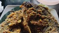 Begini hidangan ikan berbumbu nyat-nyat di Batur Bali.
