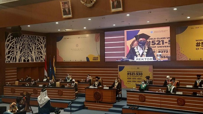 6.000 Lebih Mahasiswa Baru Unair Dikukuhkan Secara Daring