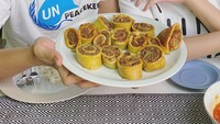 Kemampuan memasak istrinya memang tidak perlu diragukan lagi. Ini adalah makanan yang menjadi menu baru istrinya. Berupa rolade dengan isian daging. Foto: Instagram @adlyfayruz