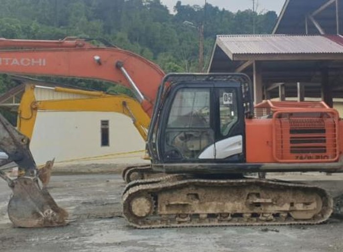 Alat berat anggota DPRK Simeulue yang disita polisi (dok. Istimewa)