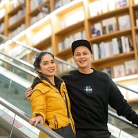 Pada tahun 2012 Andhika Pratama resmi meminang Ussy Sulistyawati. Keduanya menggelar acara pernikahan di dua kota, yaitu Malang dan Jakarta. Acara pernikahannya pun disiarkan di stasiun televisi. Foto: Instagram @andhiiikapratama