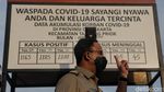 Anies Tinjau Tugu Peti Mati COVID-19 di Jakarta Utara