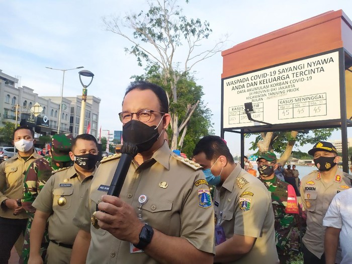 Gubernur DKI Anies Baswedan di Jalan Danau Sunter Selatan, Jakarta Utara, Selasa (1/9/2020).