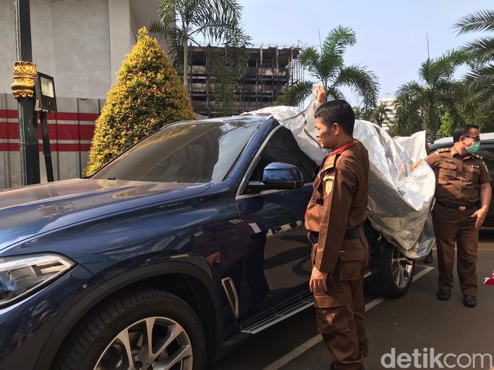 Bagian dalam mobil BMW jaksa Pinangki Sirna Malasari