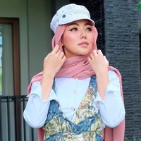 Memiliki penampilan berbeda, Bella Shofie juga sempat mengakui bahwa dirinya ternyata pernah melakukan operasi plastik. Operasi plastik tersebut dilakukan untuk membuat hidungnya jadi terlihat lebih mancung. Foto: Dok. Instagram/bellashofie_rigan