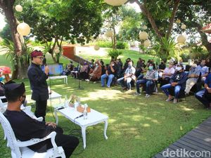 Siapkan Portal Seni, Bupati Anas Ajak Perupa Optimis di Tengah Pandemi COVID