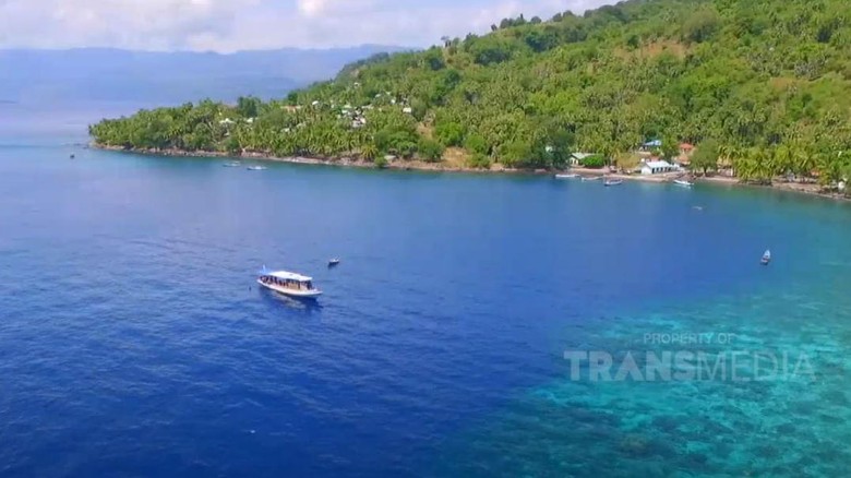 Celebrity on Vacation Celebrity on Vacation di Pulau Alor NTT