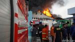 Foto-foto Gudang Polytron yang Terbakar di Demak