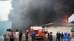 Foto-foto Gudang Polytron yang Terbakar di Demak
