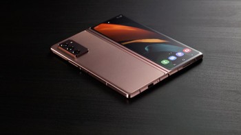 Ponsel ini masih membawa App Continuity, jadi aplikasi yang dijalankan di layar depan akan langsung terbuka di layar bagian dalam, apabila pengguna membuka Galaxy Z Fold 2. Foto: Samsung