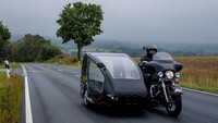 Di Jerman ada seorang pengendara Harley, Joerg Grossmann (56) yang menyebut dirinya sebagai supir untuk para jenazah. AP Photo/Michael Probst  