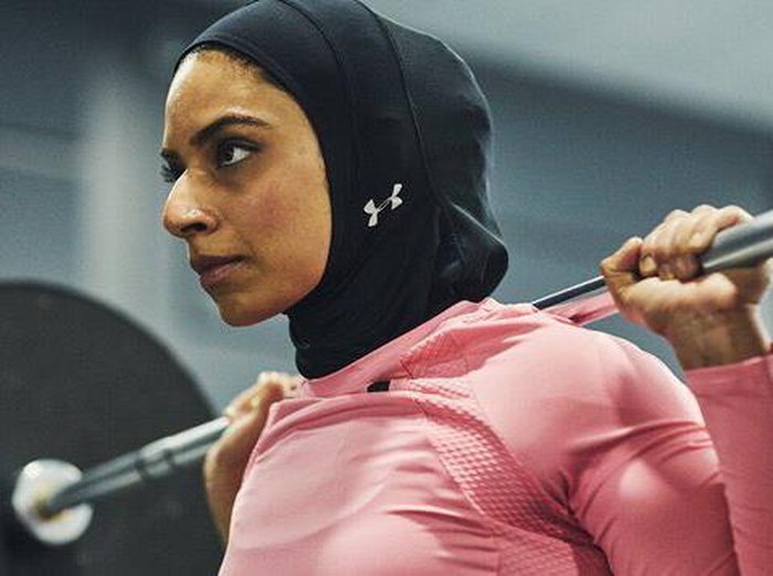 hijab olahraga Under Armour