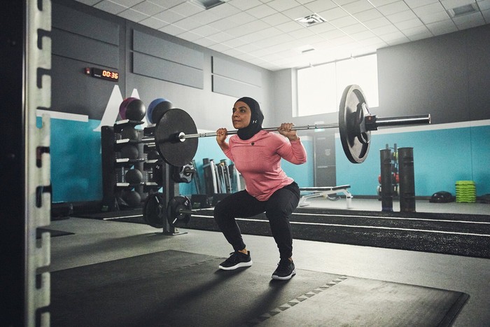 hijab olahraga Under Armour