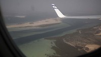Pesawat El Al Israel melakukan perjalanan tiga jam. Nir Elias/Pool Photo via AP.