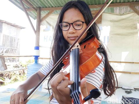 Jawa Nur Alam (13) pernah kolaborasi di akun Youtube komika Dodit Mulyanto.