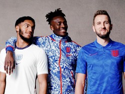 Jersey anyar timnas Inggris akan mengingatkan kita pada seragam Tim Tiga Singa di Piala Dunia 1998. Pada jersey kandang mereka yang berwarna putih logo Tiga Singa diletakan di tengah di bagian dada (Foto: Hypebeast.com)