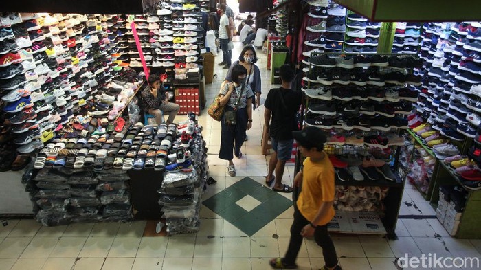 Jurus Pemerintah Tingkatkan Daya Jual Produk Sepatu Lokal Kementerian Perdagangan menerbitkan Peraturan Menteri Perdagangan Tentang Ketentuan Impor Alas Kaki. Hal tersebut guna meningkatkan daya jual produk lokal.