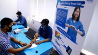 Asuransi Astra juga ikut mengajak warganet untuk turut serta dalam kampanye sosial Teman Tuli Asuransi Astra dengan mengunggah foto menggunakan pose bahasa isyarat cinta ke Instagram dan menyertakan tagar #MaskerTemanTuli #AsuransiAstra serta tag @asuransiastra. Setiap foto yang diunggah akan dikonversikan menjadi donasi satu masker teman tuli. dok. Asuransi Astra