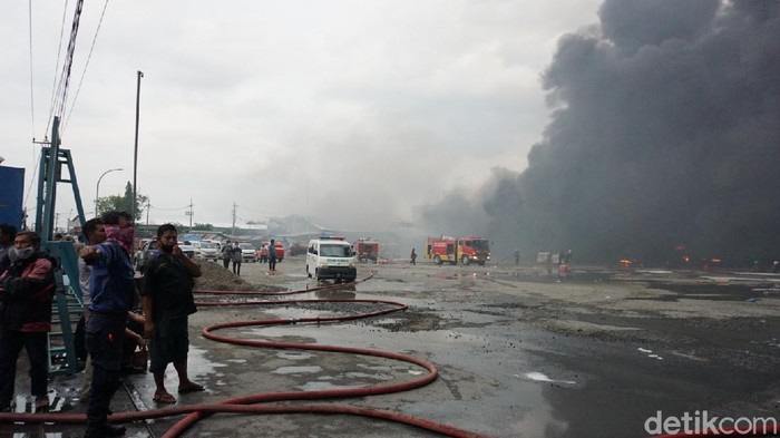 Kebakaran gudang elektronik Polytron di Demak