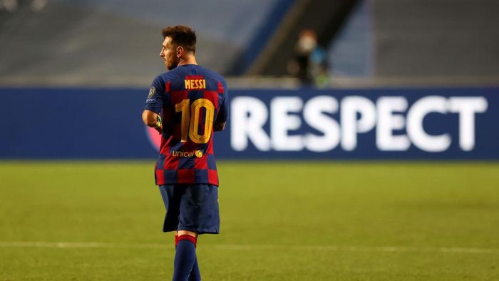 Lionel Messi LISBON, PORTUGAL - AUGUST 14: Lionel Messi of FC Barcelona looks dejected following his teams defeat in the UEFA Champions League Quarter Final match between Barcelona and Bayern Munich at Estadio do Sport Lisboa e Benfica on August 14, 2020 in Lisbon, Portugal. (Photo by Rafael Marchante/Pool via Getty Images)