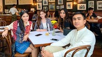 Pacar dari anak Iis Dahlia ini dinilai berlebihan. Pria lulusan SMA N 4 Semarang ini sekarang justru dikenal dengan panggilan Lutfi Anjay. Foto: instagram @lutfiagizal
