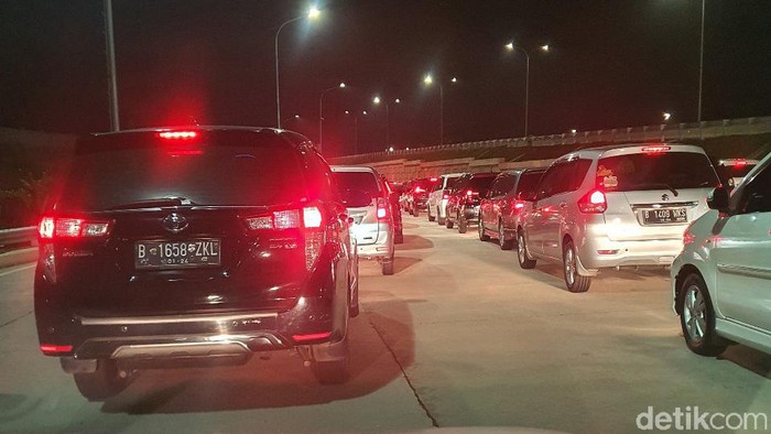 Macet di exit Tol Sawangan (Ahmad Toriq/detikcom)