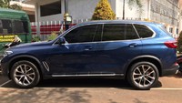 Mobil ini berpelat nomor F-214 dan berwarna biru metalik. Dengan kapasitas penumpang 5 orang dan memiliki 5 pintu. Foto: Tiara Aliya (detikcom)
