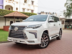Modifikasi Fortuner Berwajah Lexus, Jadi Mirip Mobil Prabowo Nih!