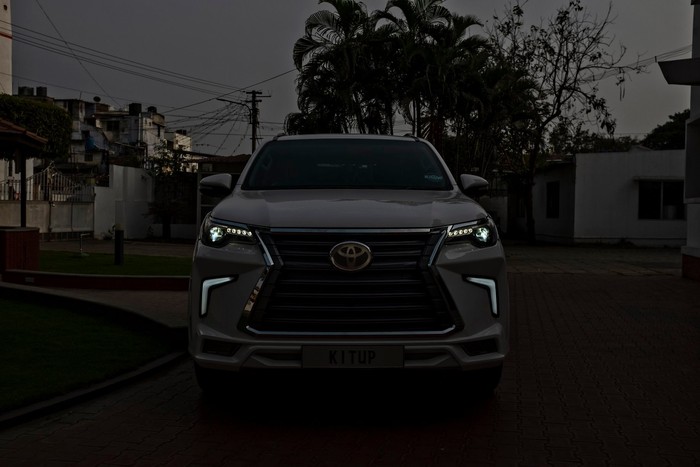 Modifikasi Toyota Fortuner berwajah Lexus LX Modifikasi Toyota Fortuner berwajah Lexus LX