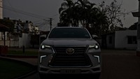 Modifikasi Fortuner berwajah Lexus LX ini merupakan hasil garapan bengkel modifikasi asal Coimbatore, Tamil Nadu India, bernama KitUp Automotive. Bengkel ini menawarkan bodykit khusus yang membuat tampilan eksterior Fortuner lansiran 2017 jadi mirip SUV Lexus. Foto: KitUp Automotive