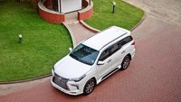 Menurut kalian gimana detikers? Apakah hasil modifikasi Fortuner berwajah Lexus tersebut cukup proporsional atau malah terkesan memaksa?. Foto: KitUp Automotive