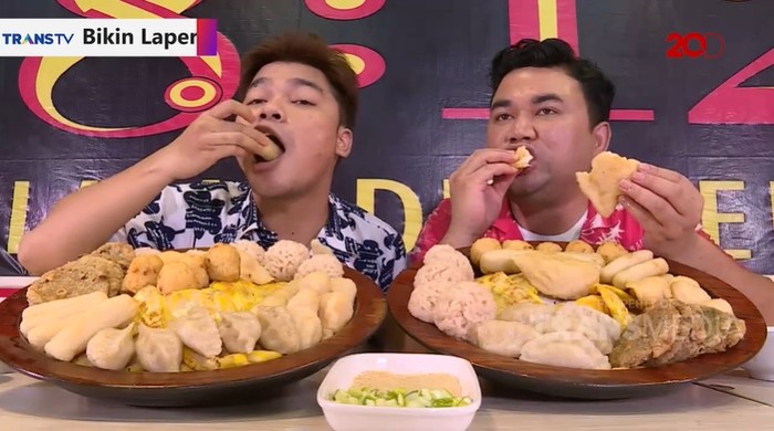 Bikin Laper Mukbang Pempek Kapal Selam Dan Lenggang Panggang Yang Endol