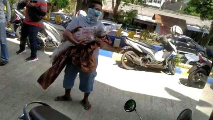 Ortu di Jambi bawa paksa jenazah anaknya dari rumah sakit.
