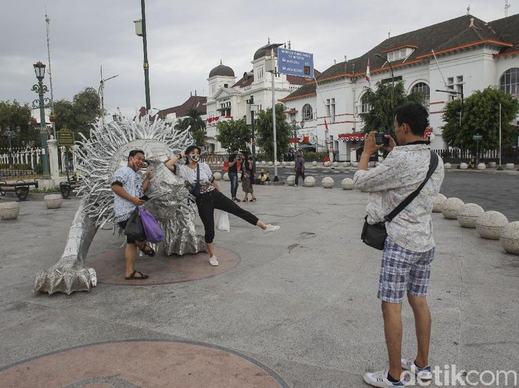 Instalasi Singa di Titik Nol Kilometer Yogyakarta Jadi Sasaran Swafoto