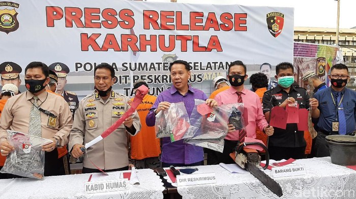 Polisi saat rilis kasus pembakar lahan di Mapolres (Raja Adil Siregar/detikcom).