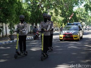 Belasan Polwan Kota Probolinggo Bagikan Sembako dan Masker