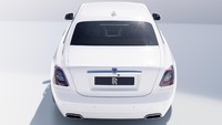 Mesin ini ditempatkan di balik gandar depan agar mencapai titik distribusi gravitasi yang seimbang. Semua roda digerakkan melewati transmisi 8 percepatan ZF yang dilengkapi dengan Rolls-Royce’s Satellite Aided Transmission system. Sistem ini memungkinkan mobil untuk menentukan gir yang cocok untuk melewati medan tertentu. Foto: Rolls-Royce