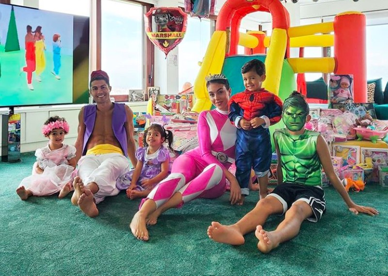 Ronaldo vs Zuckerberg