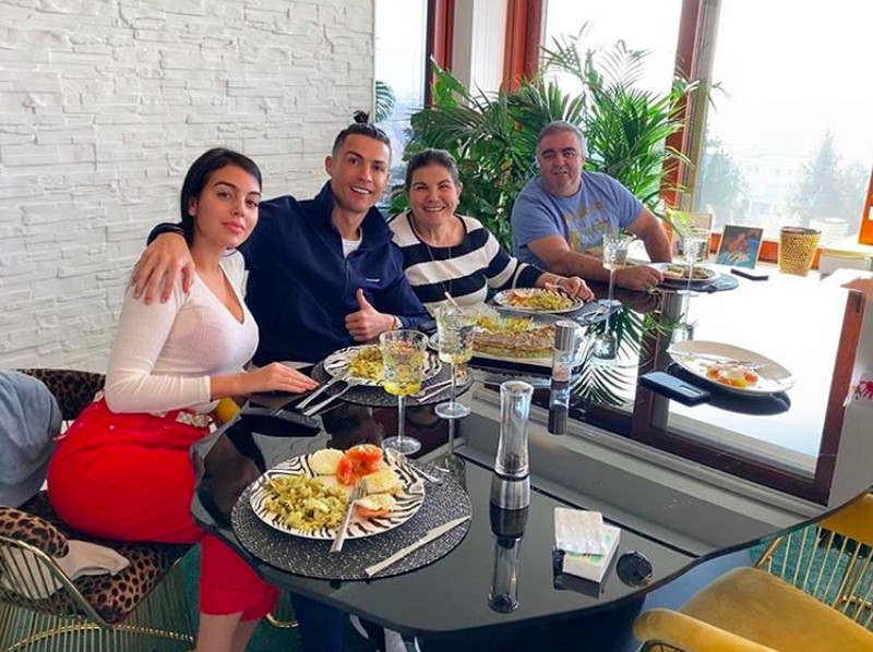 Ronaldo vs Zuckerberg