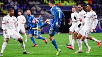 Sebagai pemain bola yang hebat, wajar jika Ronaldo kerap memamerkan aksinya saat berada di lapangan hijau. Foto: Instagram